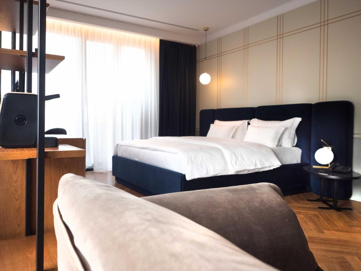 Moncafe Boutique Hotel & Spa Tirana Exteriör bild
