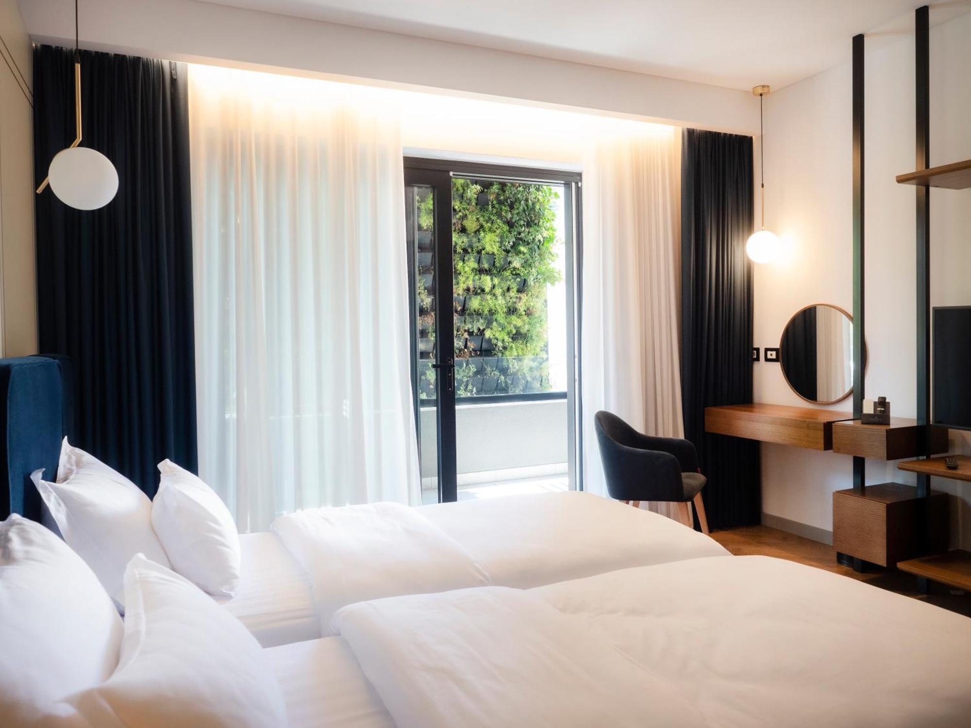 Moncafe Boutique Hotel & Spa Tirana Exteriör bild